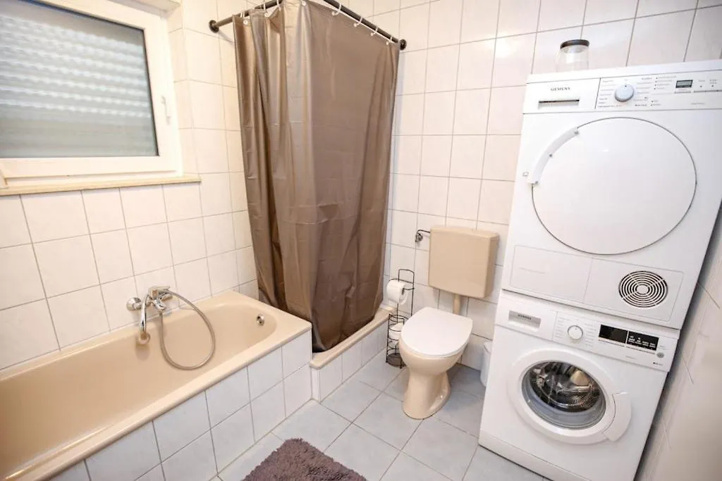 Gemuetliche Monteurwohnung Mit Terrasse Alzenau in Unterfranken 0*,  Germany